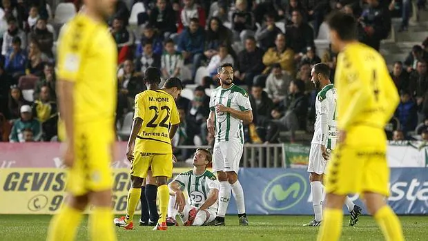Héctor Rodas y Stankevicius se retiraron lesionados del Córdoba-Oviedo