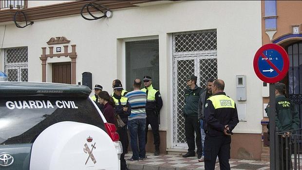 Agentes, en una intervención en Almonte