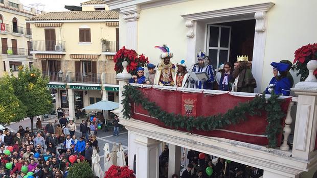 Los Reyes Magos, en el balcón del Ayuntamiento