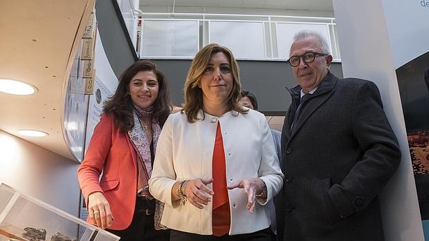 La presidenta de la Junta, Susana Díaz, ayer de visita en Huelva junto al consejero Sánchez Maldonado