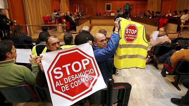 Manifestación de los trabajadores de Cosmos en el Pleno