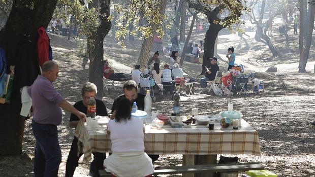 Ciudadanos disfrutan de reuniones familiares en Los Villares