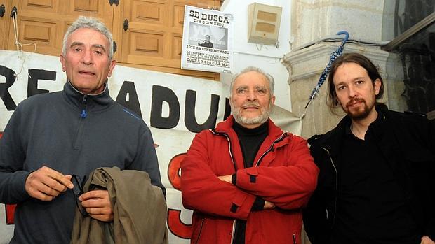 Diego Cañamero, junto a Pablo Iglesias y el exlíder de IULV-CA, Julio Anguita