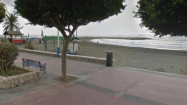 Uno de los espigones de la playa malagueña de El Palo donde ha fallecido la mujer