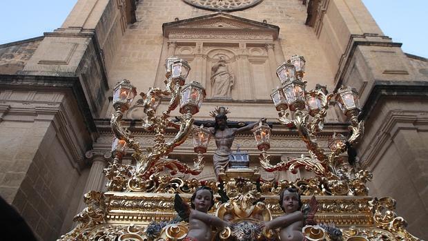 El Cristo de la Misericordia saliendo de San Pedro