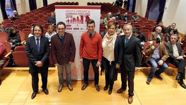 Los organizadores en la previa del acto