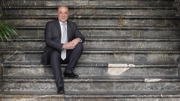 Antonio Ruiz, en las escaleras del Palacio de la Merced