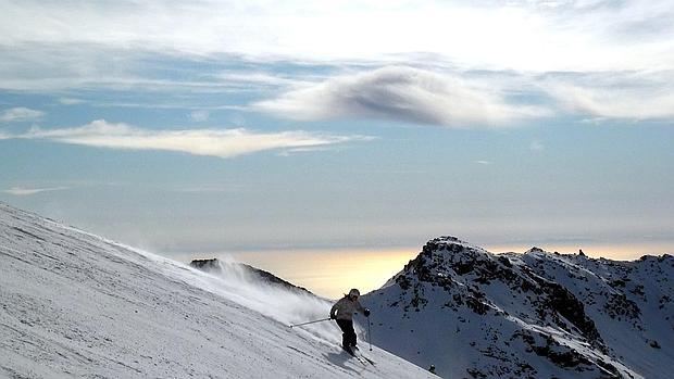 El mal tiempo obliga a cerrar la estación de esquí de Sierra Nevada