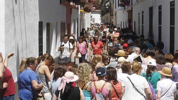 Aspecto que muestran algunas zonas de la ciudad durante el Mayo Festivo