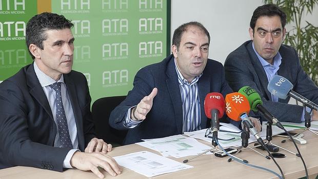 Lorenzo Amor, presidente nacional de ATA, durante la rueda de prensa que dio ayer en Córdoba