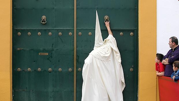 Nazareno llamando para la salida de la Merced