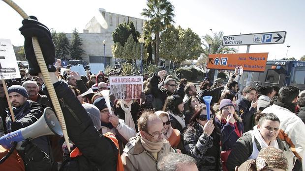 Protesta de funcionarios de la Junta