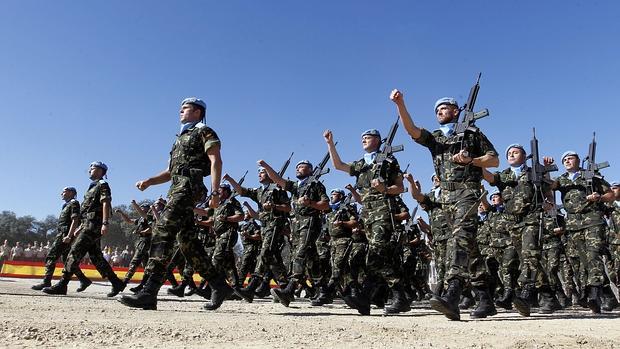 Marcha militar en octubre de 2014 de la Brimz en Cerro Muriano con motivo de otra misión en Líbano
