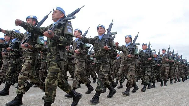 Desfile de soldados de la Brigada de Infantería Mecanizada «Guzmán el Bueno» X