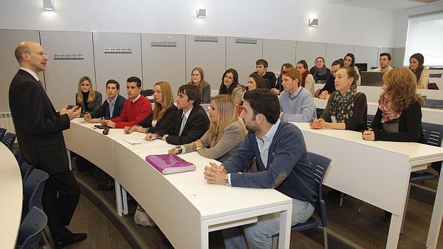 Estudiantes durante una clase en la Universidad Loyola Andalucía