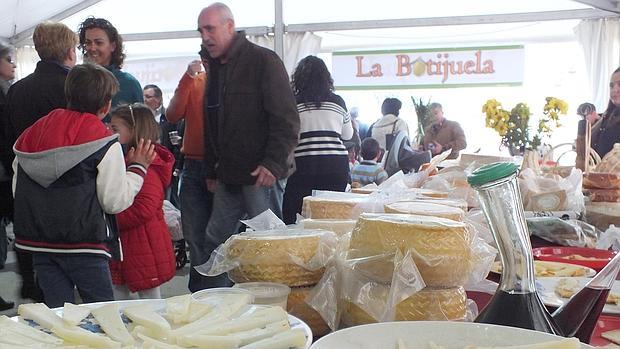 Degustación de productos típicos para celebrar el fin de temporada olivarera