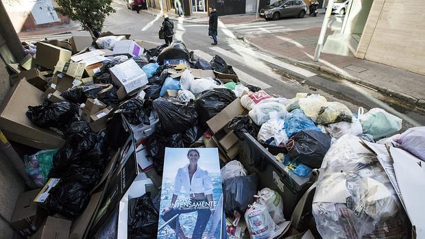 Basura acumulada en las calles de Málaga