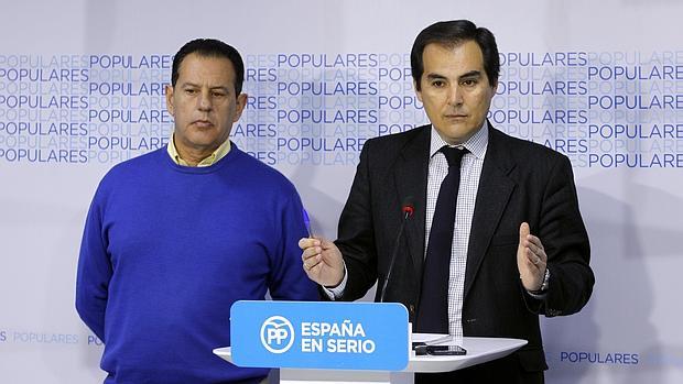 Rafael Merino y José Antonio Nieto, ayer durante su comparecencia en la sede del PP