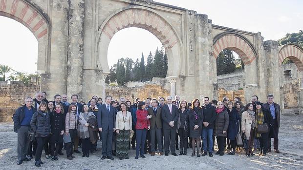 Los miembros del Consejo de Patrimonio Histórico en su visita a Medina Azahara