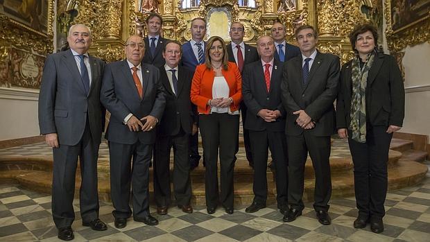 Presidentes de los consejos y agrupaciones con Susana Díaz