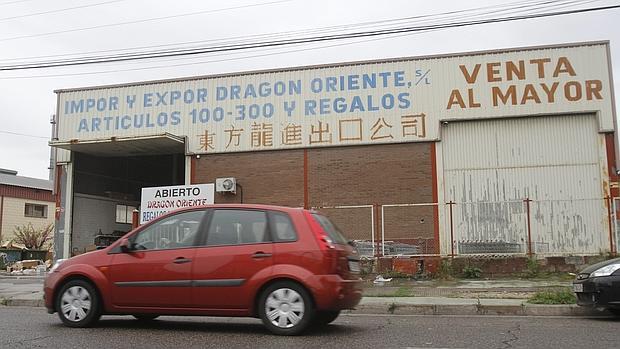 Un establecimento chino ubicado en un polígono industrial de la capital