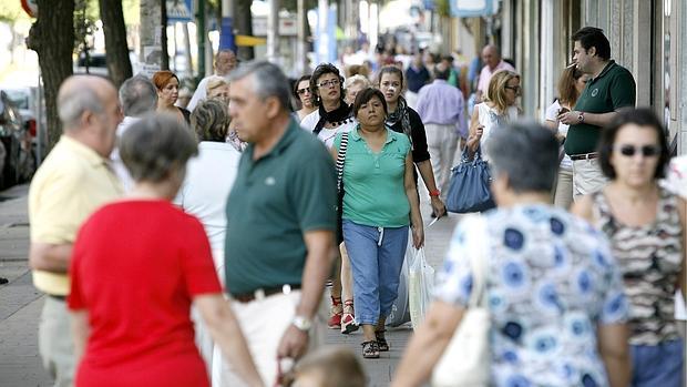 Ciudadanos de diferentes nacionalidades se mezclan cada día por las calles de la ciudad