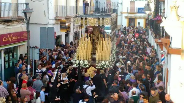 Cortejo de María Santísima Nazarena por las calles de Córdoba