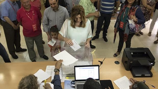 Susana Díaz votó en las municipales dos meses después del 22-M. Todavía no había sido investida presidenta