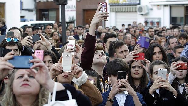 Cientos de personas disfrutan de la Semana Santa en Córdoba