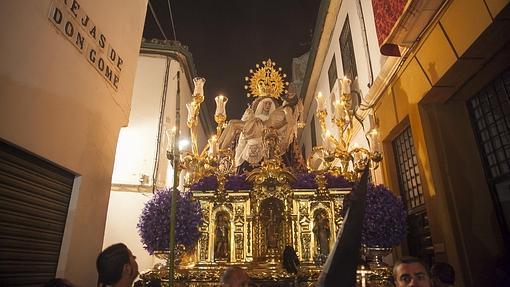 Las Angustias en procesión