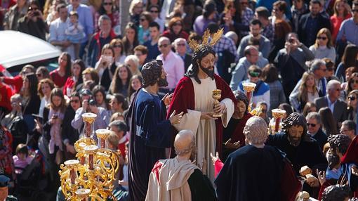 Sagrada Cena ante cientos de fieles y devotos