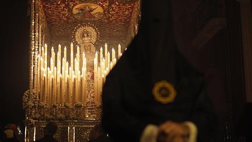 La Reina de los Mártires, durante la Madrugada