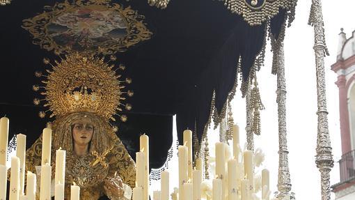 La Virgen de la Trinidad, en su paso de palio