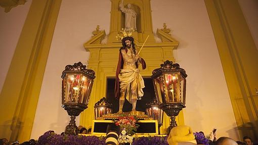 El Señor de los Afligidos, a su salida del templo