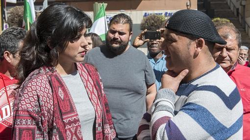 La secretaria general de Podemos Andalucía, Teresa Rodríguez, apoyando a Bódalo