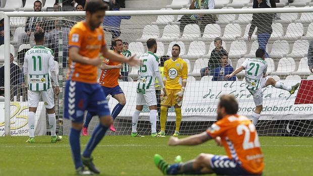 El Córdoba perdió el domingo ante el Alavés el partido de las 12