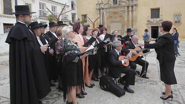 La Coral Amigos de Ramón Medina de la Peña El Limón protestó el domingo cantando