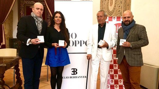 Los autores, en la presentación del perfume