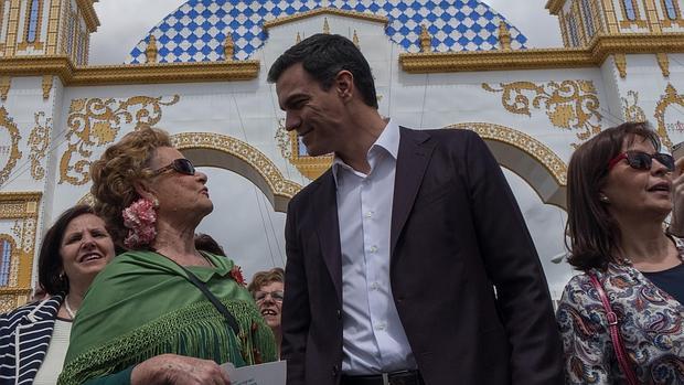 Pedro Sánchez en su recorrido por la Feria de Abril de Sevilla