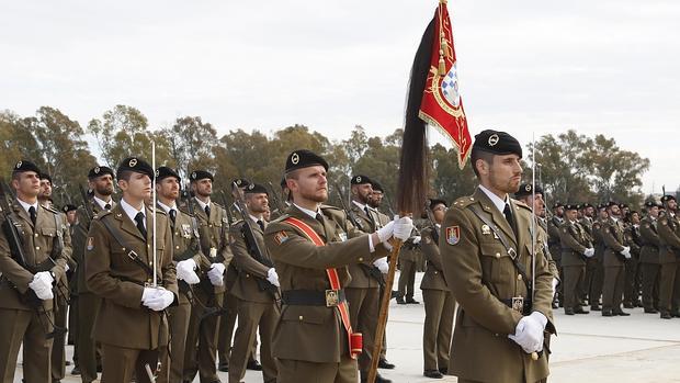 Parada militar en la base de Cerro Muriano