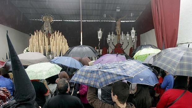 La Virgen de los Dolores y el Cristo de la Clemencia, el Viernes Santo de 2011