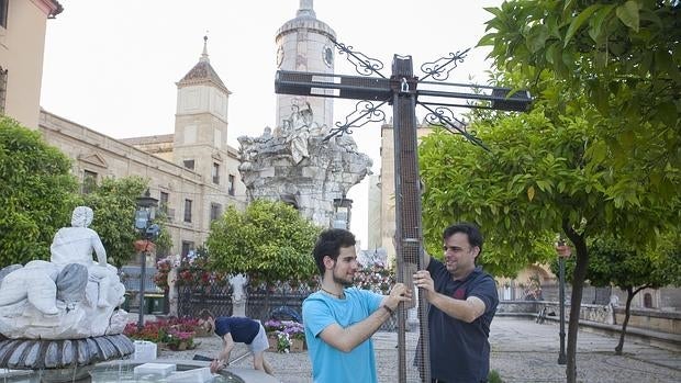 Las Cruces de Mayo, un alivio económico para las cofradías