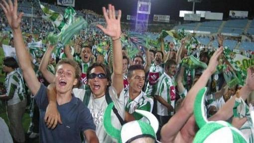 Afincionados blanquiverdes celebran la salvación en Getafe