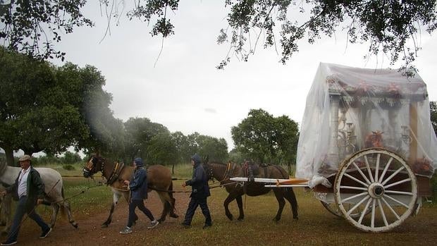 Carreta del simpecado, cubierta de plástico