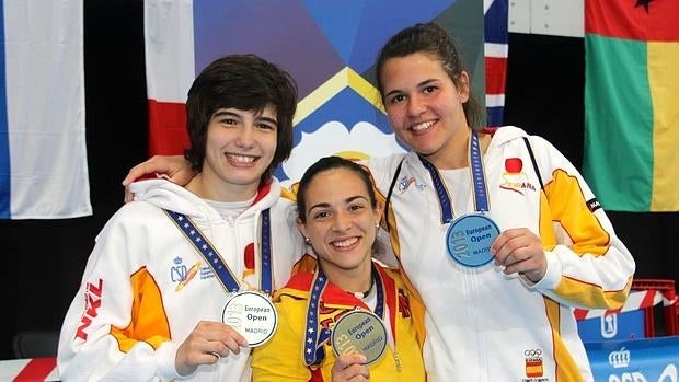 Julia Figueroa, judoca cordobesa, en el centro