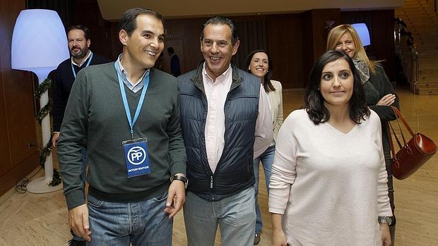 Nieto junto a Rafael Merino y Beatriz Jurado la noche del 20-D