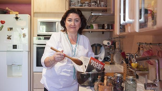 Almudena Villegas con una «ensalada» de obras sobre cocina