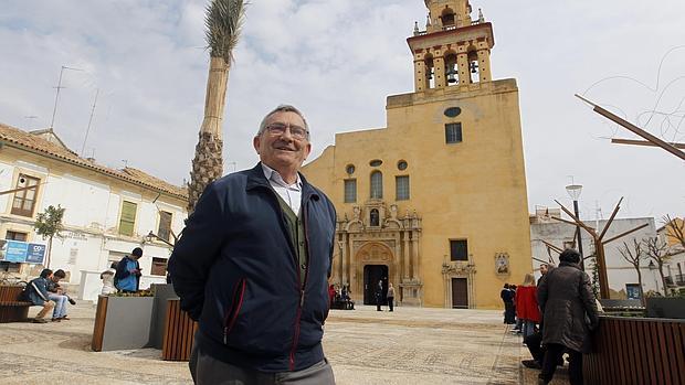 Rafael Soto posa para ABC en la remodelada plaza de San Agustín