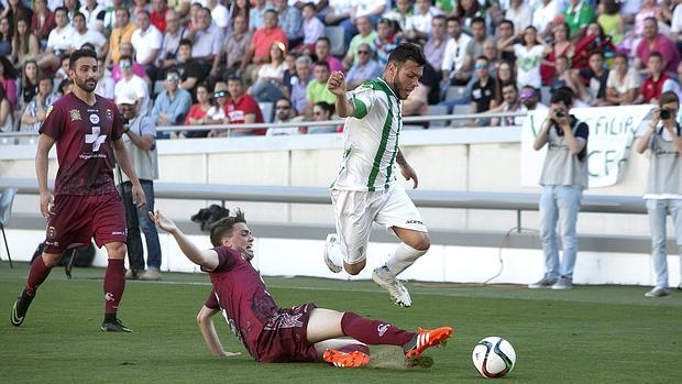 El Córdoba B, ante el Lorca en el partido de ida en El Arcángel