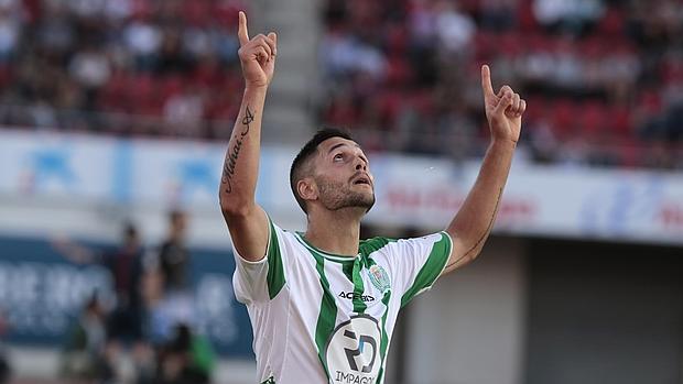 Florin Andone celebra el gol ante el Mallorca